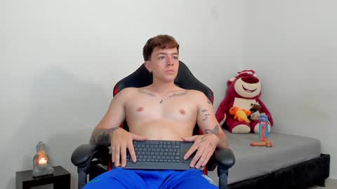 Snapshot of white_jacob chatting on February 8, 2025, 11:55 pm Camilo R online show from February 8, 2025, 11:55 pm