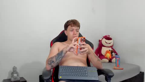 Snapshot of white_jacob chatting on February 15, 2025, 10:21 pm Camilo R online show from February 15, 2025, 10:21 pm