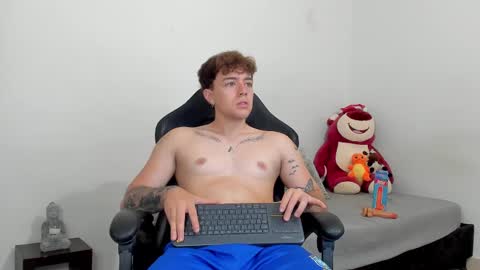 Snapshot of white_jacob chatting on March 1, 2025, 1:00 am Camilo R online show from March 1, 2025, 1:00 am