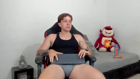 Snapshot of white_jacob chatting on March 4, 2025, 5:21 am Camilo R online show from March 4, 2025, 5:21 am