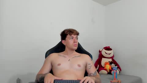 Snapshot of white_jacob chatting on March 12, 2025, 1:36 am Camilo R online show from March 12, 2025, 1:36 am