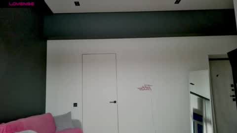 Max online show from November 14, 2025, 4:11 am