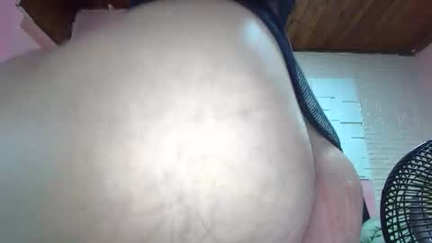 white_sexy_ online show from January 8, 2025, 12:26 pm