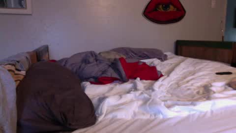 just  str8 stud nut  1000 online show from December 4, 2024, 9:35 pm