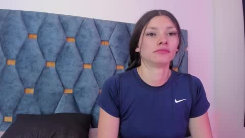 whitegirl_ll online show from September 13, 2025, 7:24 pm