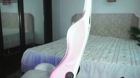 whitehelenn online show from April 17, 2026, 2:14 am