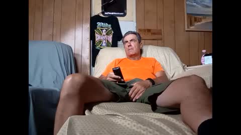 Snapshot of whitelion67 chatting on October 3, 2025, 2:25 pm whitelion67 online show from October 3, 2025, 2:25 pm