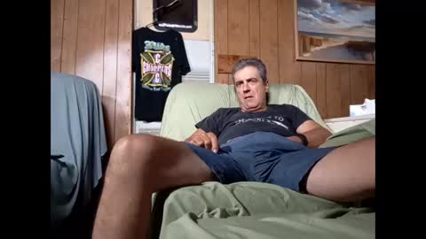 Snapshot of whitelion67 chatting on December 4, 2025, 2:43 am whitelion67 online show from December 4, 2025, 2:43 am