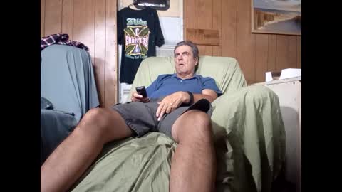 Snapshot of whitelion67 chatting on December 15, 2025, 12:26 am whitelion67 online show from December 15, 2025, 12:26 am