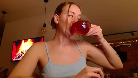 Snapshot of whiteprincessluna chatting on October 6, 2025, 2:14 pm You wont find me here on Saturdays and Sundays  online show from October 6, 2025, 2:14 pm