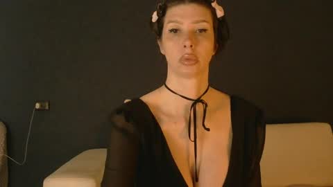 White Queen online show from May 24, 2026, 5:45 am