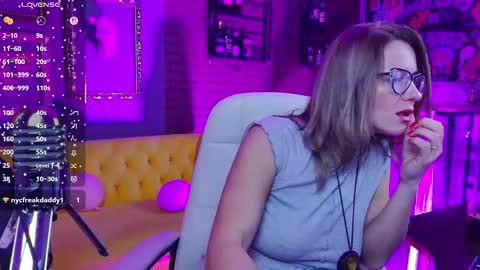 whitneypunnch online show from November 13, 2025, 6:01 am