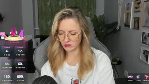 Snapshot of whitneypunnch chatting on March 6, 2026, 3:08 pm whitneypunnch online show from March 6, 2026, 3:08 pm