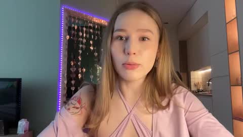 Alisa online show from February 26, 2025, 7:09 am