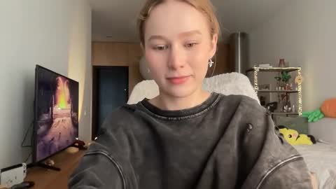 Alisa online show from September 18, 2025, 7:21 am