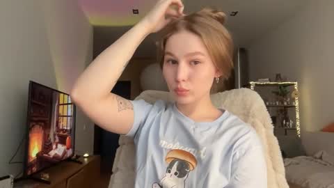 Alisa online show from November 3, 2025, 7:53 am