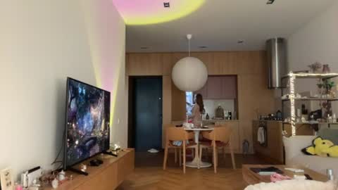 Alisa online show from June 14, 2026, 7:43 am