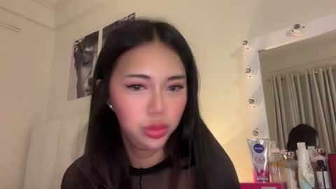 Snapshot of whoss_sofia chatting on April 14, 2026, 4:13 pm Sofia online show from April 14, 2026, 4:13 pm