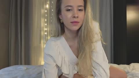 Snapshot of why_____not chatting on December 6, 2024, 10:30 pm Alice online show from December 6, 2024, 10:30 pm
