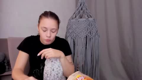 Snapshot of why_again_me chatting on March 6, 2025, 4:17 pm Veronica online show from March 6, 2025, 4:17 pm