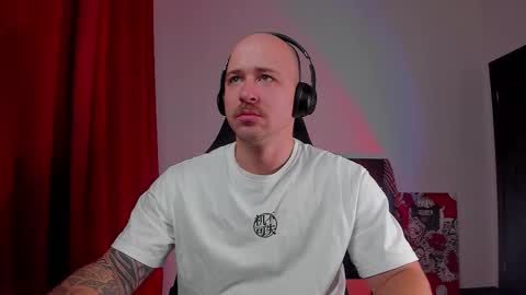 VI online show from November 11, 2025, 3:23 pm