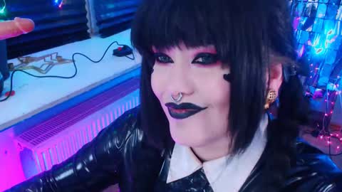 Laura  online show from February 4, 2025, 4:59 am