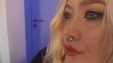 Snapshot of wickedxqueen chatting on October 17, 2025, 5:21 am Laura online show from October 17, 2025, 5:21 am