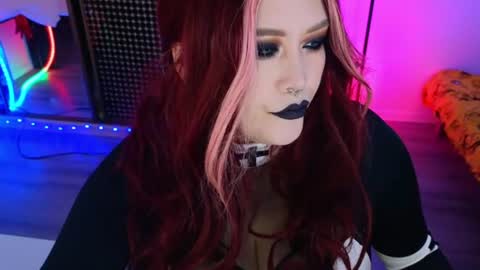 Snapshot of wickedxqueen chatting on June 18, 2026, 9:52 pm Laura online show from June 18, 2026, 9:52 pm
