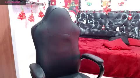 wiilliam online show from December 22, 2024, 6:59 pm