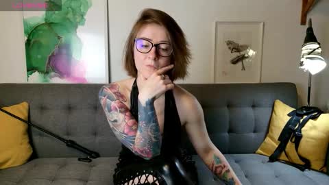 wild_peony online show from November 7, 2025, 3:12 pm