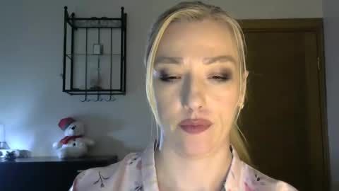 Snapshot of wild_silk_desire chatting on February 12, 2025, 11:18 am Alina online show from February 12, 2025, 11:18 am
