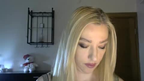 Snapshot of wild_silk_desire chatting on February 14, 2025, 8:21 am Alina online show from February 14, 2025, 8:21 am