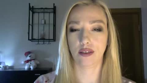 Snapshot of wild_silk_desire chatting on February 14, 2025, 11:31 am Alina online show from February 14, 2025, 11:31 am