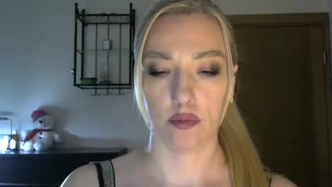 Snapshot of wild_silk_desire chatting on February 28, 2025, 2:42 pm Alina online show from February 28, 2025, 2:42 pm