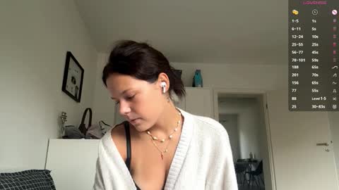 Mia online show from October 11, 2025, 7:07 am