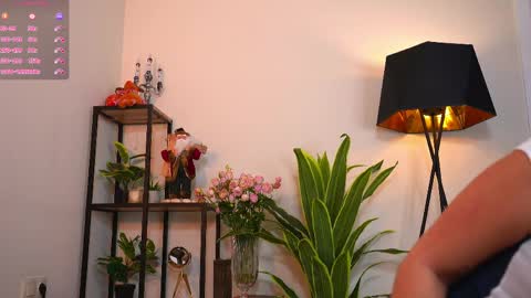 Mia online show from May 22, 2026, 4:08 am