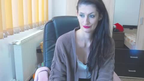 Snapshot of wildbea23 chatting on December 11, 2024, 10:58 am Bea online show from December 11, 2024, 10:58 am