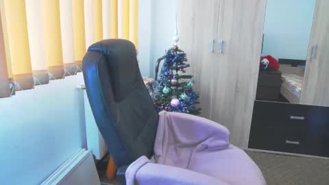 Snapshot of wildbea23 chatting on December 28, 2024, 11:52 am Bea online show from December 28, 2024, 11:52 am