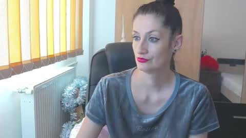 Snapshot of wildbea23 chatting on January 15, 2025, 9:13 am Bea online show from January 15, 2025, 9:13 am
