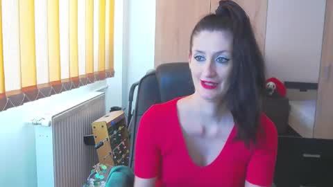 Snapshot of wildbea23 chatting on February 12, 2025, 12:33 pm Bea online show from February 12, 2025, 12:33 pm