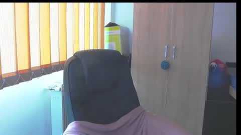 Snapshot of wildbea23 chatting on September 30, 2025, 7:13 am Bea online show from September 30, 2025, 7:13 am