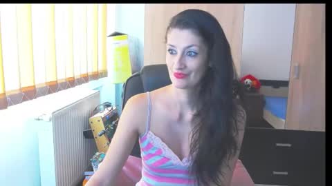 Snapshot of wildbea23 chatting on October 12, 2025, 8:13 am Bea online show from October 12, 2025, 8:13 am
