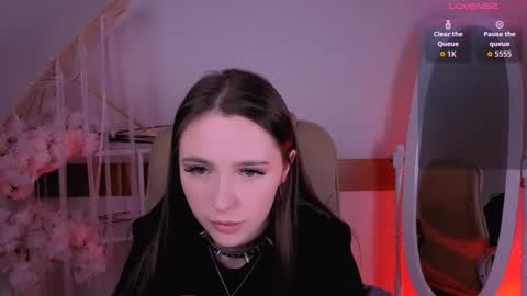 Snapshot of wildhoney_xo chatting on October 21, 2025, 5:52 am Kara online show from October 21, 2025, 5:52 am