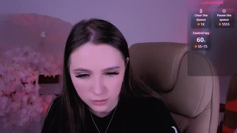 Snapshot of wildhoney_xo chatting on October 28, 2025, 7:01 am Kara online show from October 28, 2025, 7:01 am