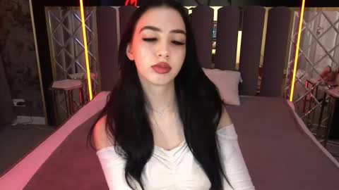 Alena online show from November 26, 2025, 6:58 am