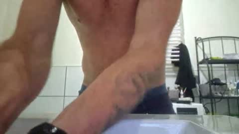 Snapshot of wildmike93 chatting on July 25, 2026, 8:28 pm wildmike93 online show from July 25, 2026, 8:28 pm