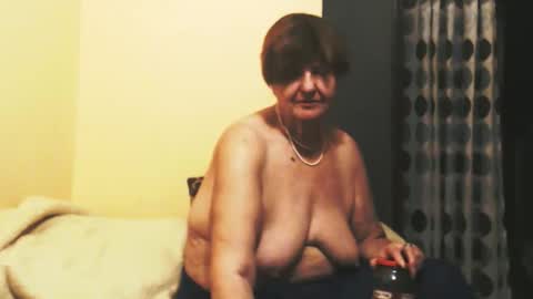 Snapshot of wildredcat chatting on October 13, 2025, 9:26 pm WildRedCat online show from October 13, 2025, 9:26 pm