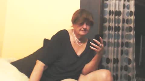 Snapshot of wildredcat chatting on October 25, 2025, 11:32 pm WildRedCat online show from October 25, 2025, 11:32 pm