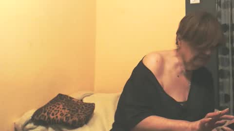 Snapshot of wildredcat chatting on February 18, 2026, 12:06 am WildRedCat online show from February 18, 2026, 12:06 am