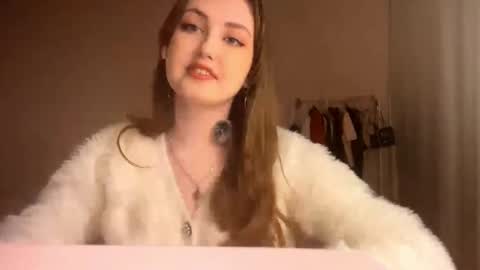 Kate online show from October 19, 2025, 2:18 pm